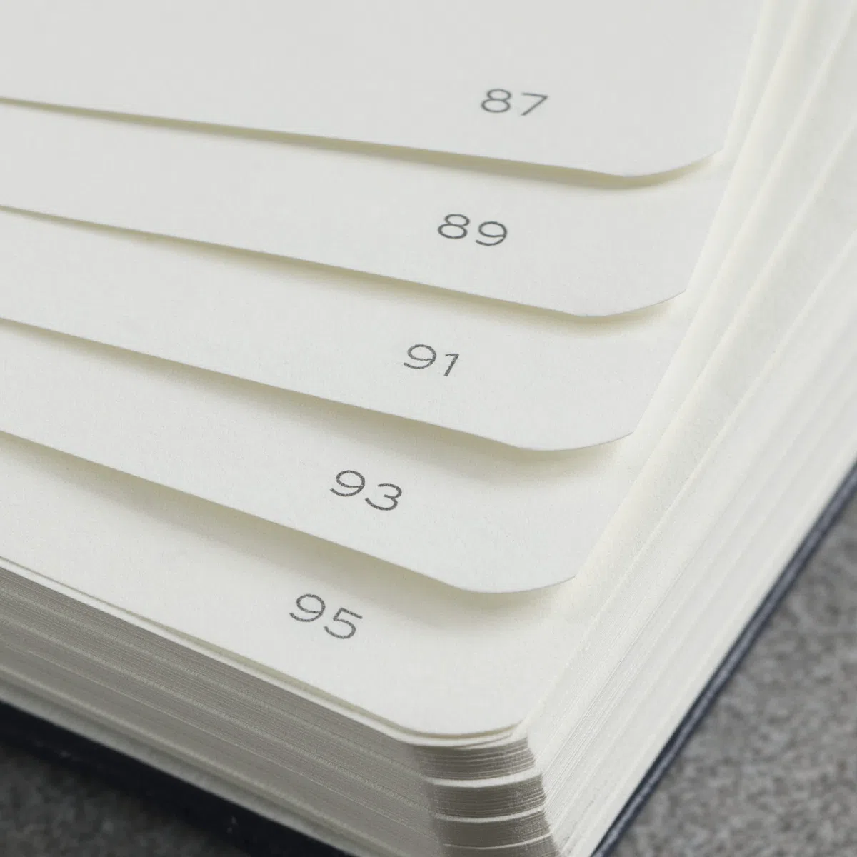 LEUCHTTURM1917 368159 Taccuini Pocket A6, Copertina morbida, 123 pagine numerate, Lilac, Puntini