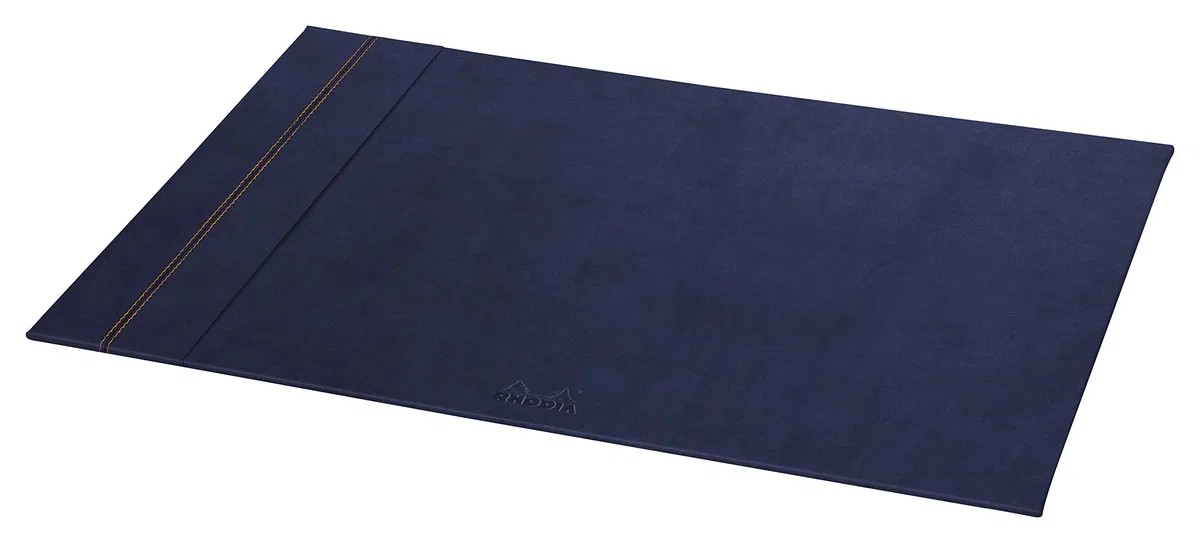 RHODIA 194487C - Sottomano rigido Blu Notte - 60X40cm - Cuciture sellaio arancioni - Esterno simil cuoio-Collezione Home Office Rhodiarama - Organizzazione per ufficio e Archiviazione di design