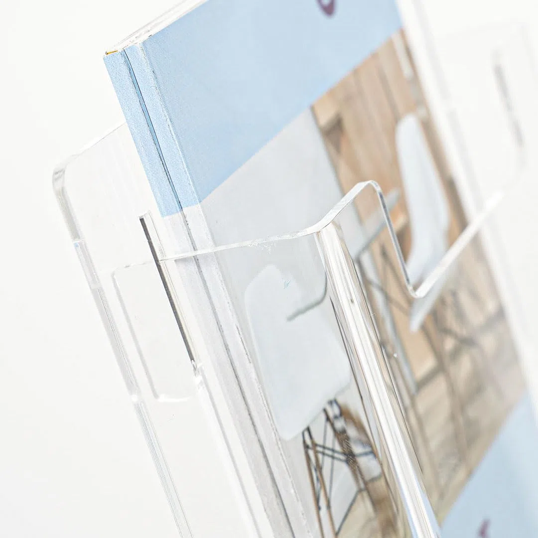 Danieli - Porta Depliant da Terra in Acrilico Trasparente A5 con 1 tasca, per Riviste e Brochure. Porta Volantini Resistente da Utilizzare come Espositore per Ufficio e Negozi. (Alluminio Silver)