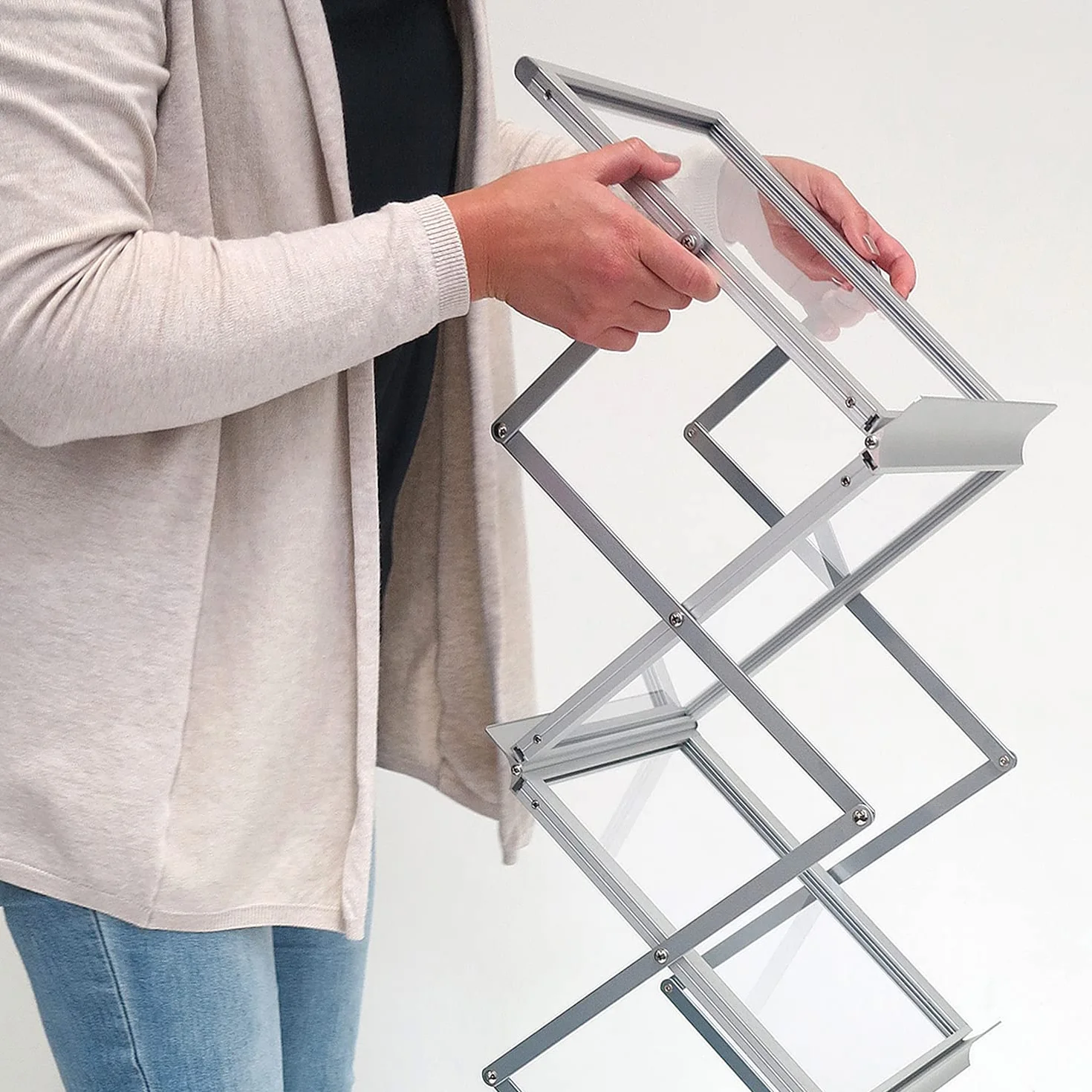 DisplayLager - Espositore da Terra, Argento, A4, Pieghevole, alluminio, inclusa valigia in alluminio/Portadepliant da pavimento per Brochure