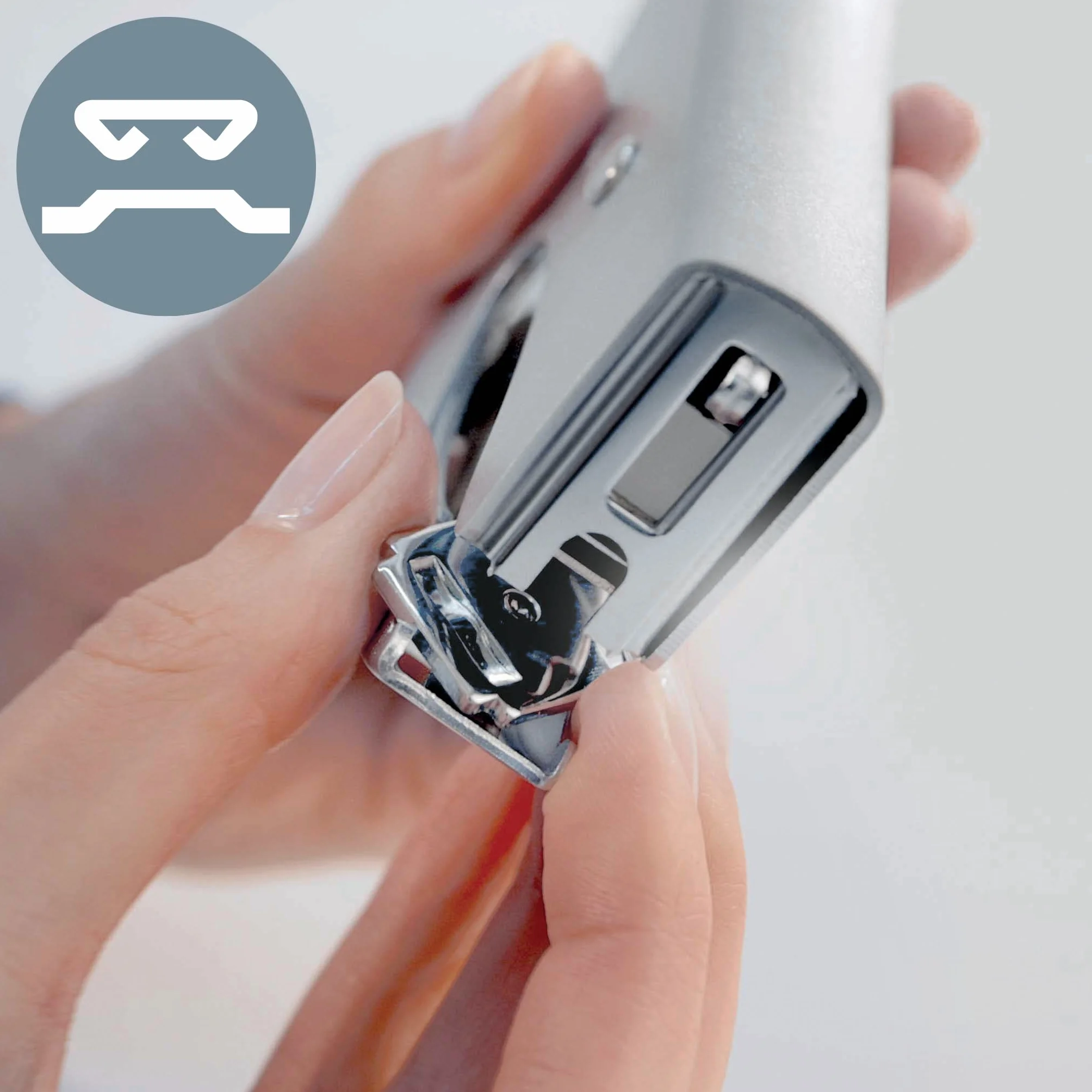Leitz Cucitrice a Pinza, Capacità fino a 40 Fogli, Argento, Design Ergonomico in Metallo, Caricamento Posteriore, Per l'uso con Punti P3 (24/6, 26/6) o P4 (24/8), 55490081